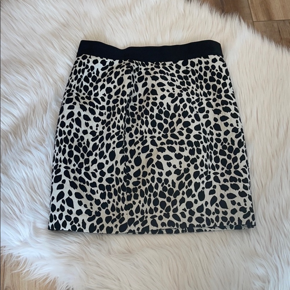 EUC Ann Taylor animal print pencil skirt​​​​​​​​​​​​​